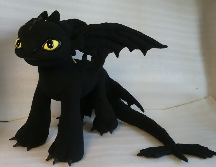 черный дракон из мультфильма беззубик