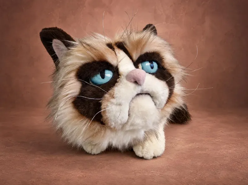 Мягкая игрушка сердитого кота Grumpy Cat